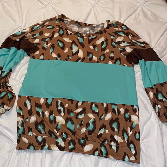 Size Small - NWOT - boutique top - leopard / teal and brown - Picture 1 of 6